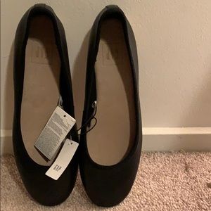 Gap flats. Size 7 and narrow.